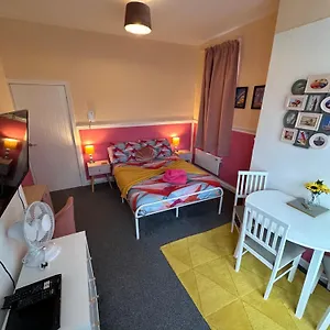  Apartment Rocks Pleasure